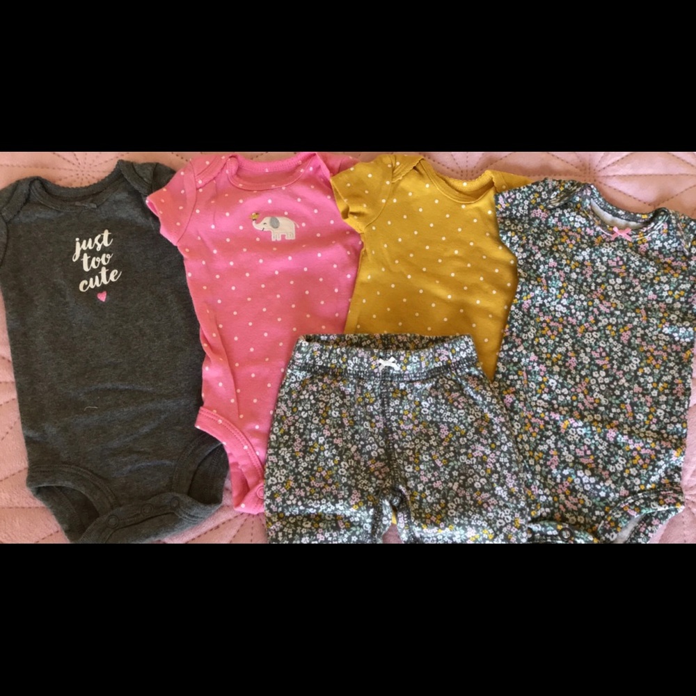 🛍4 Baby girl Onesies with matching pants
